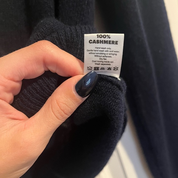 Cashmere sweater by Parisian designer 💙 - Picture 4 of 5